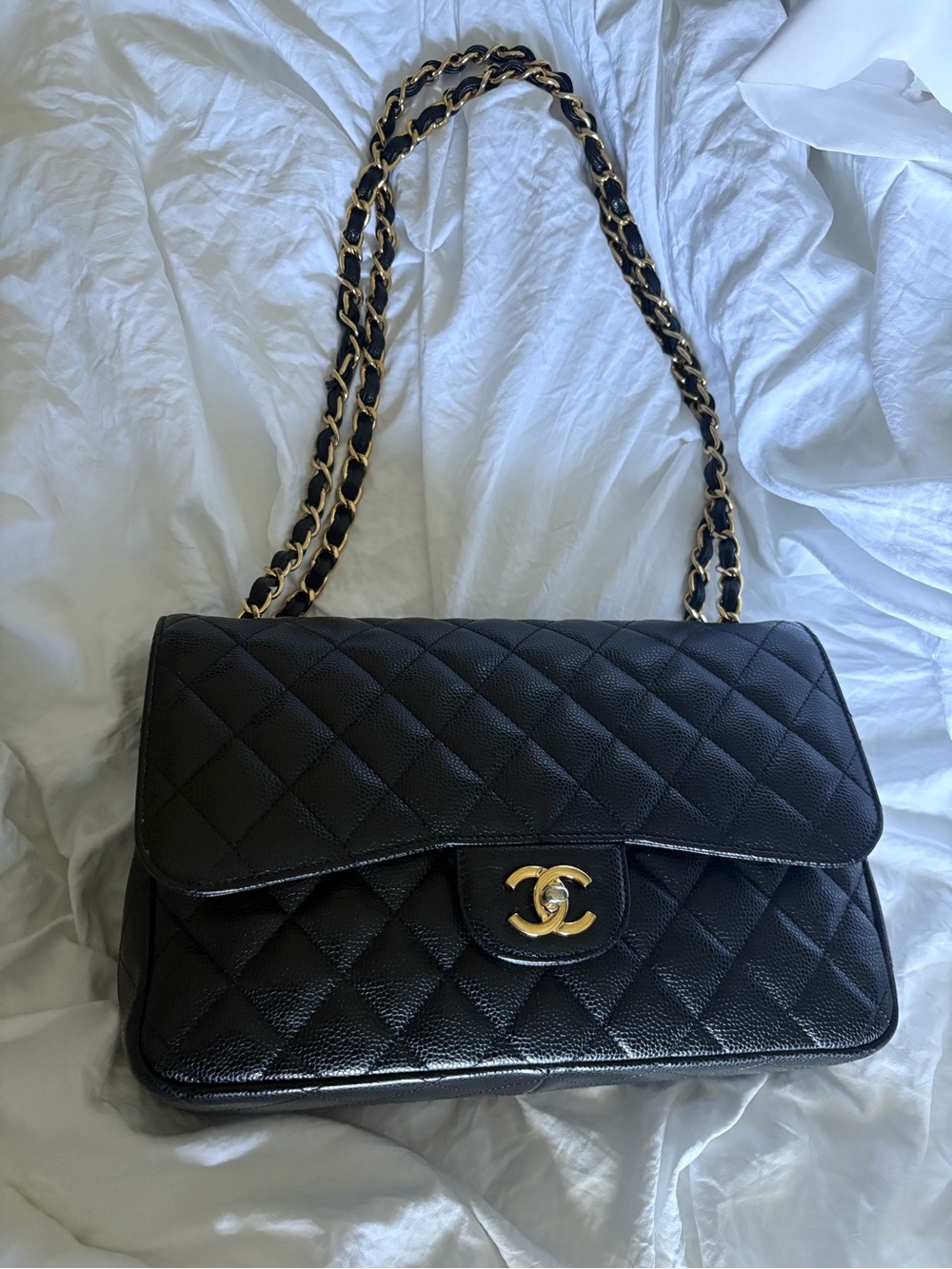 CHANEL Black Quilted Leather Shoulder Bag with Gold Chain